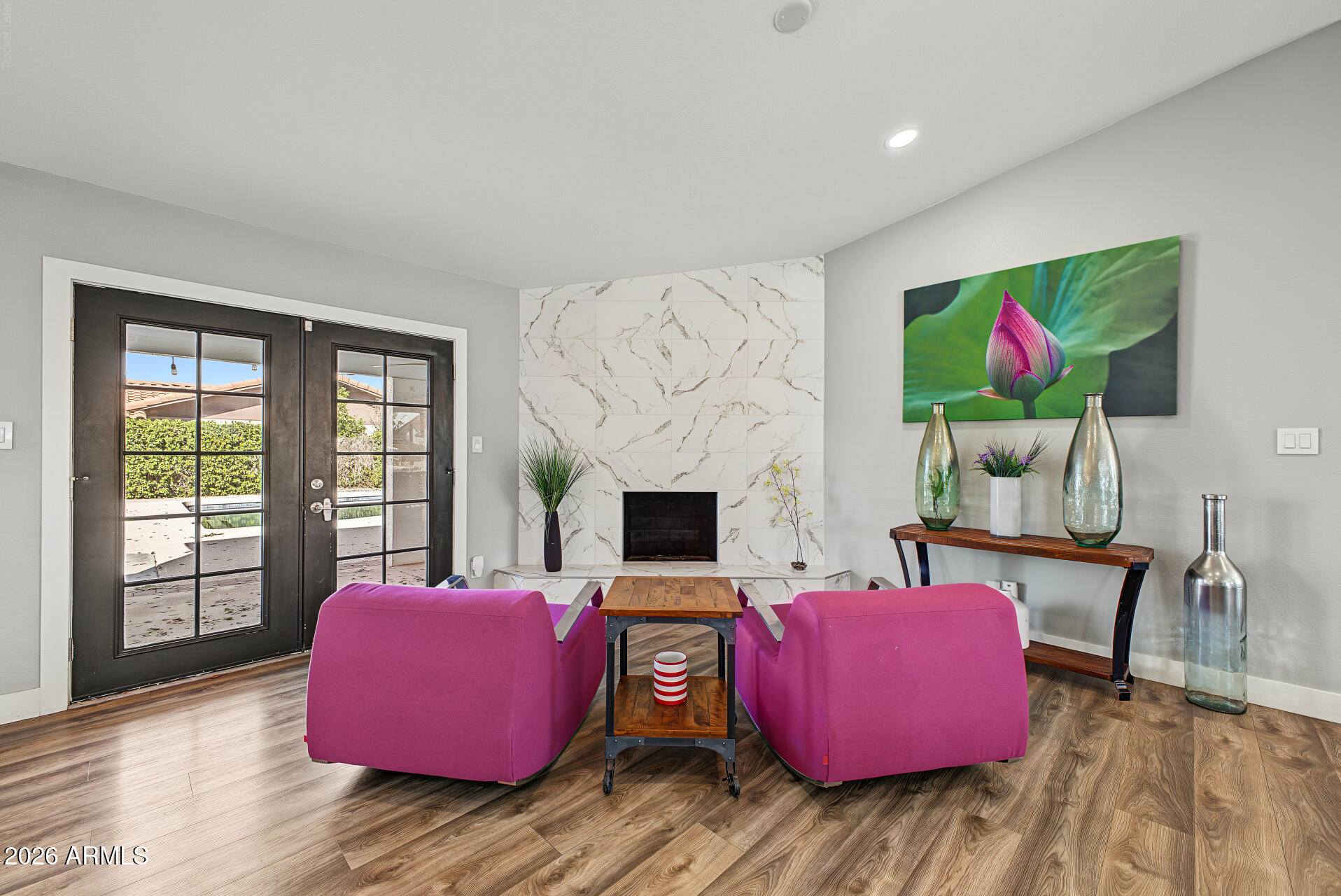 314 E MARCONI Avenue