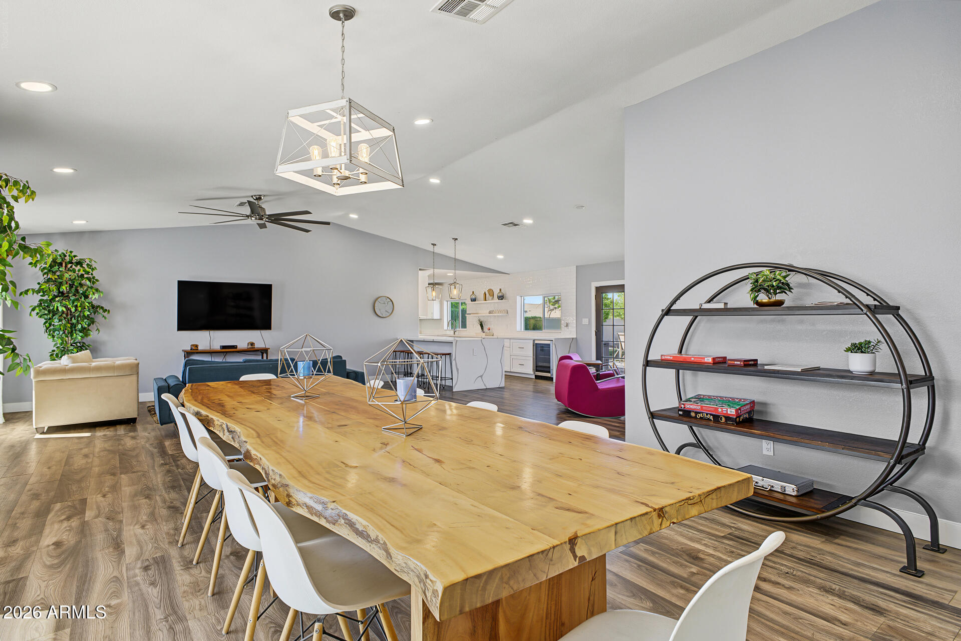 314 E MARCONI Avenue