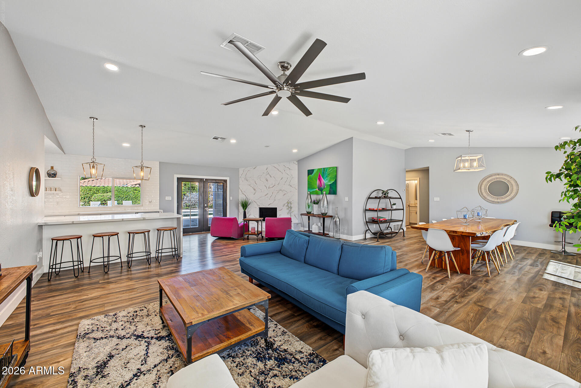 314 E MARCONI Avenue
