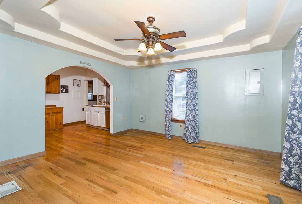 123 Maple Hill Road