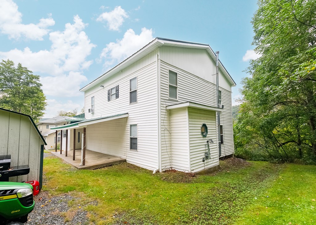 123 Maple Hill Road
