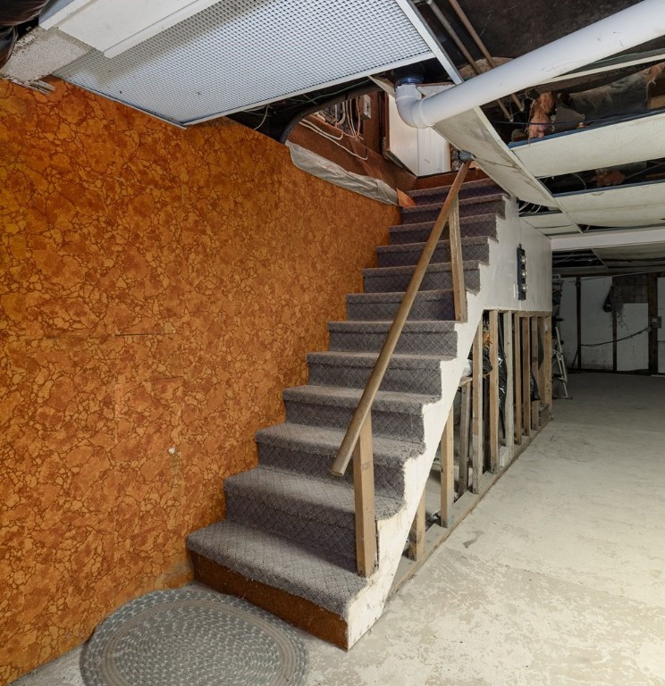 305 Oak Avenue
