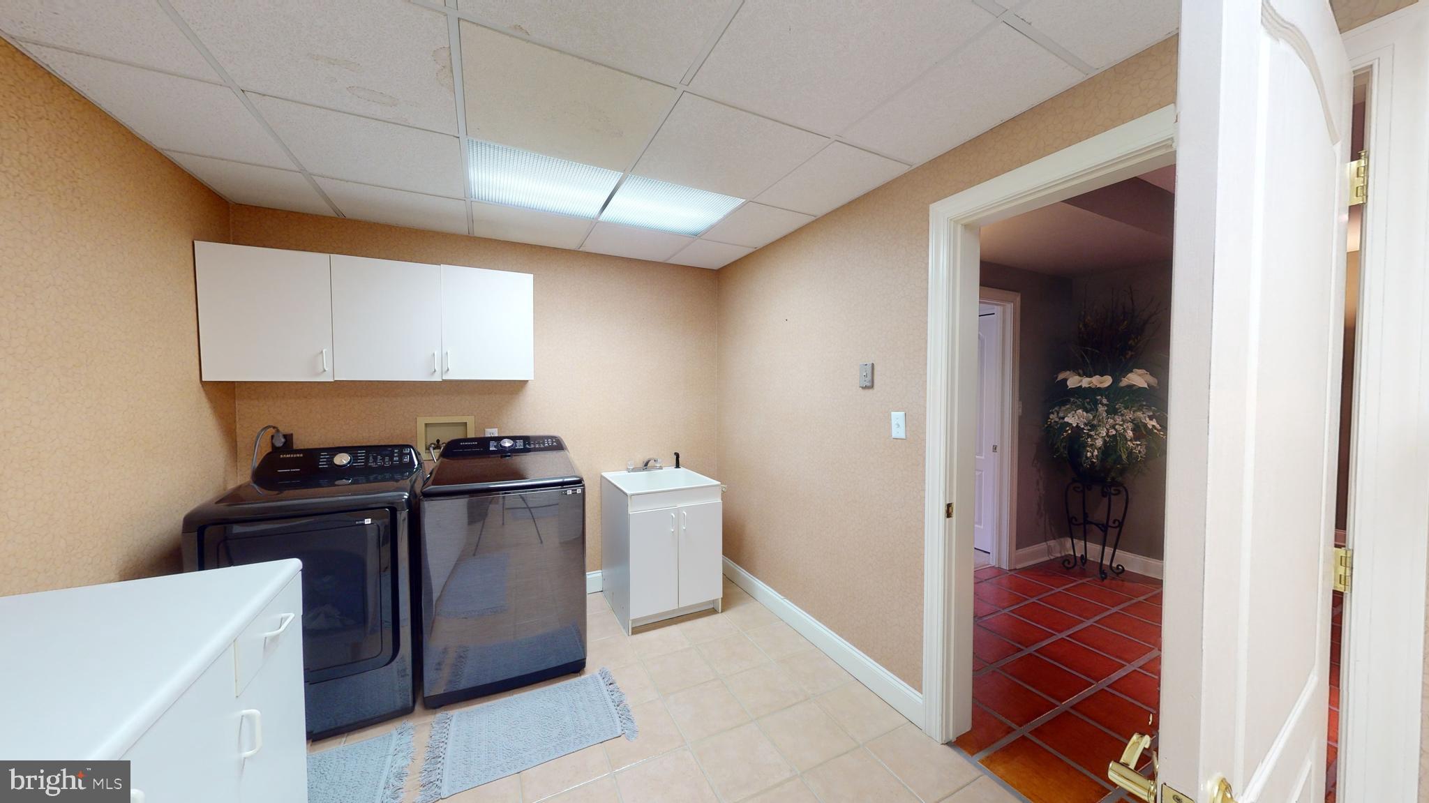 937 GREENBRIAR DRIVE