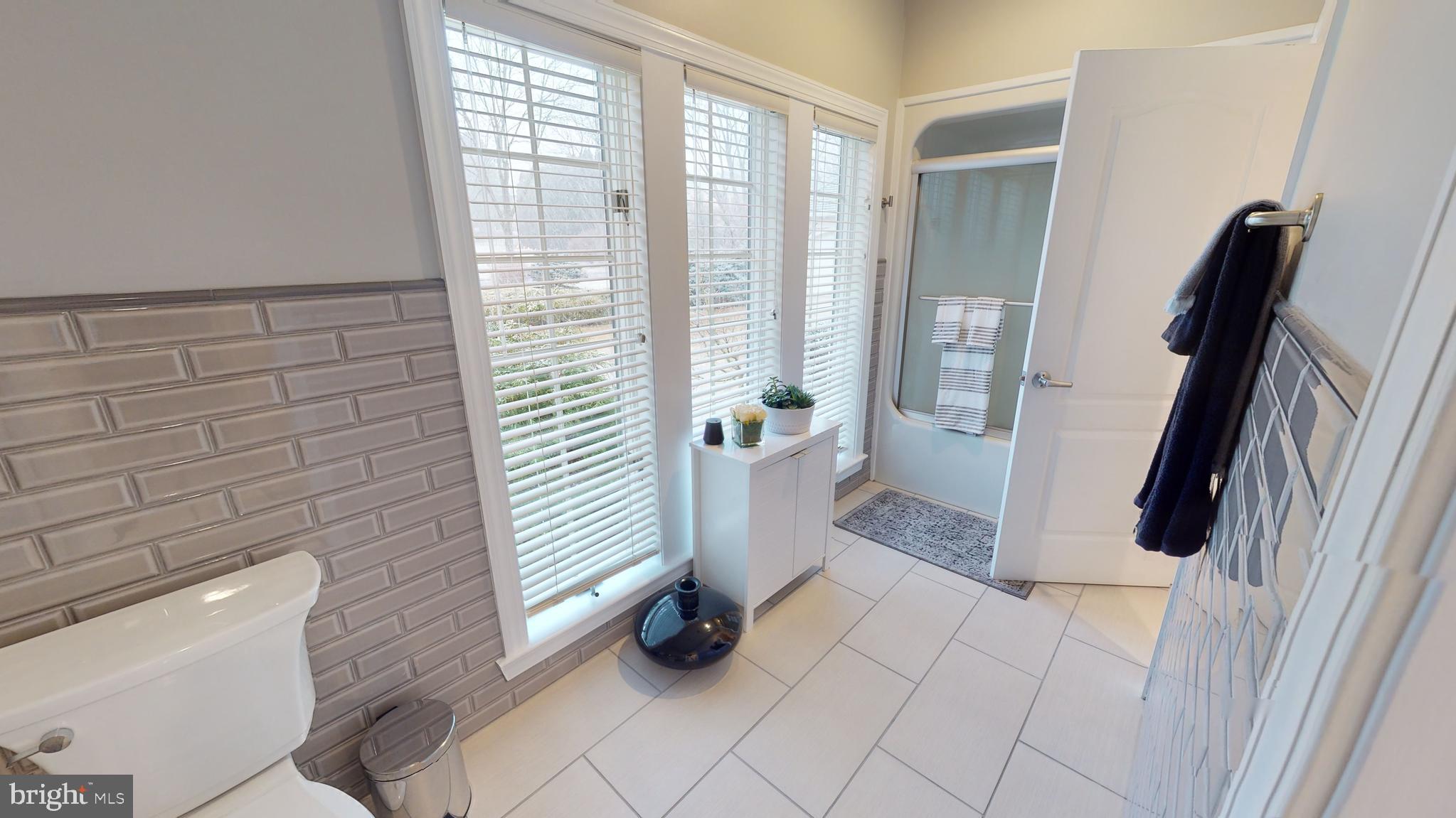 937 GREENBRIAR DRIVE