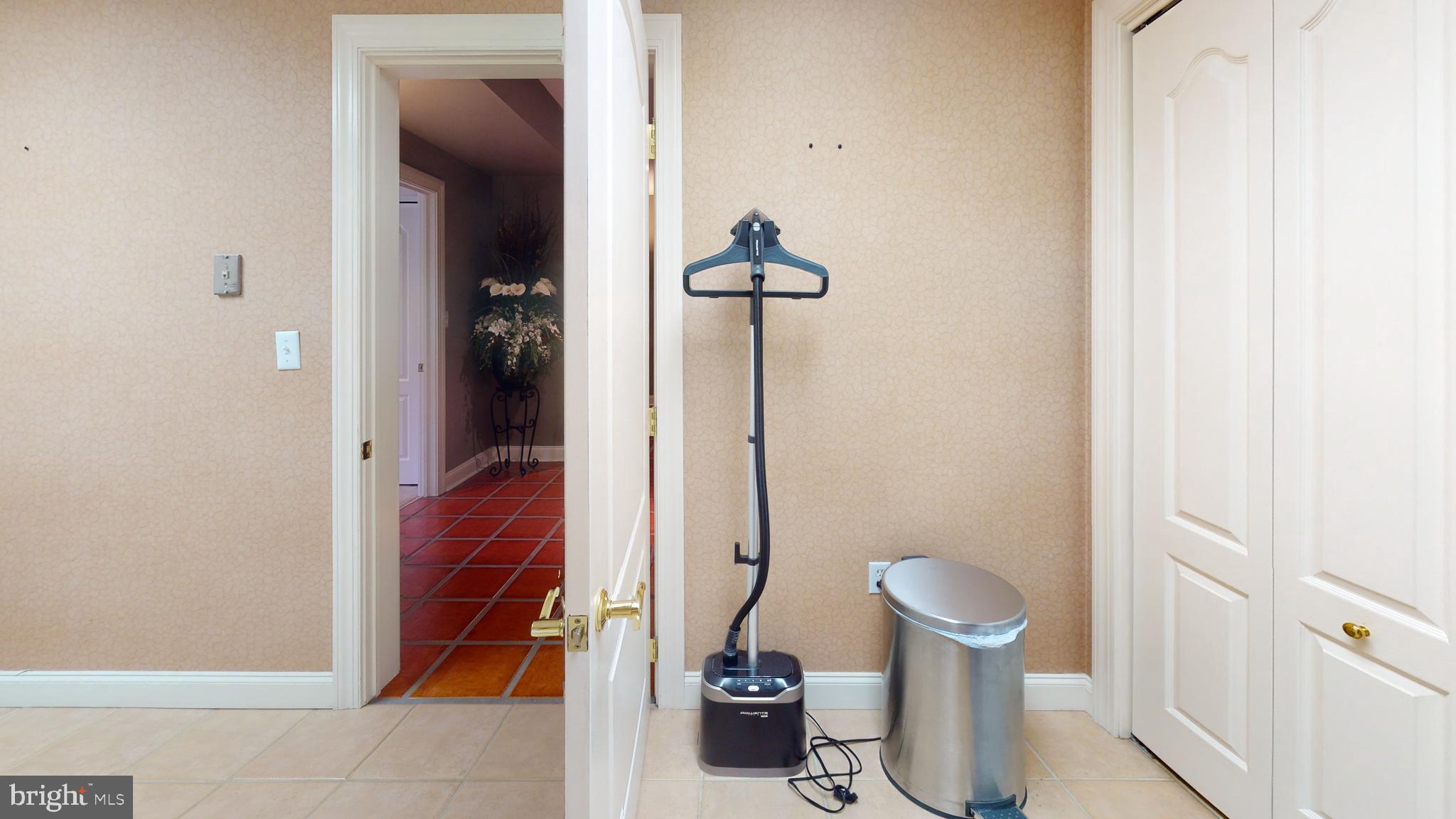 937 GREENBRIAR DRIVE