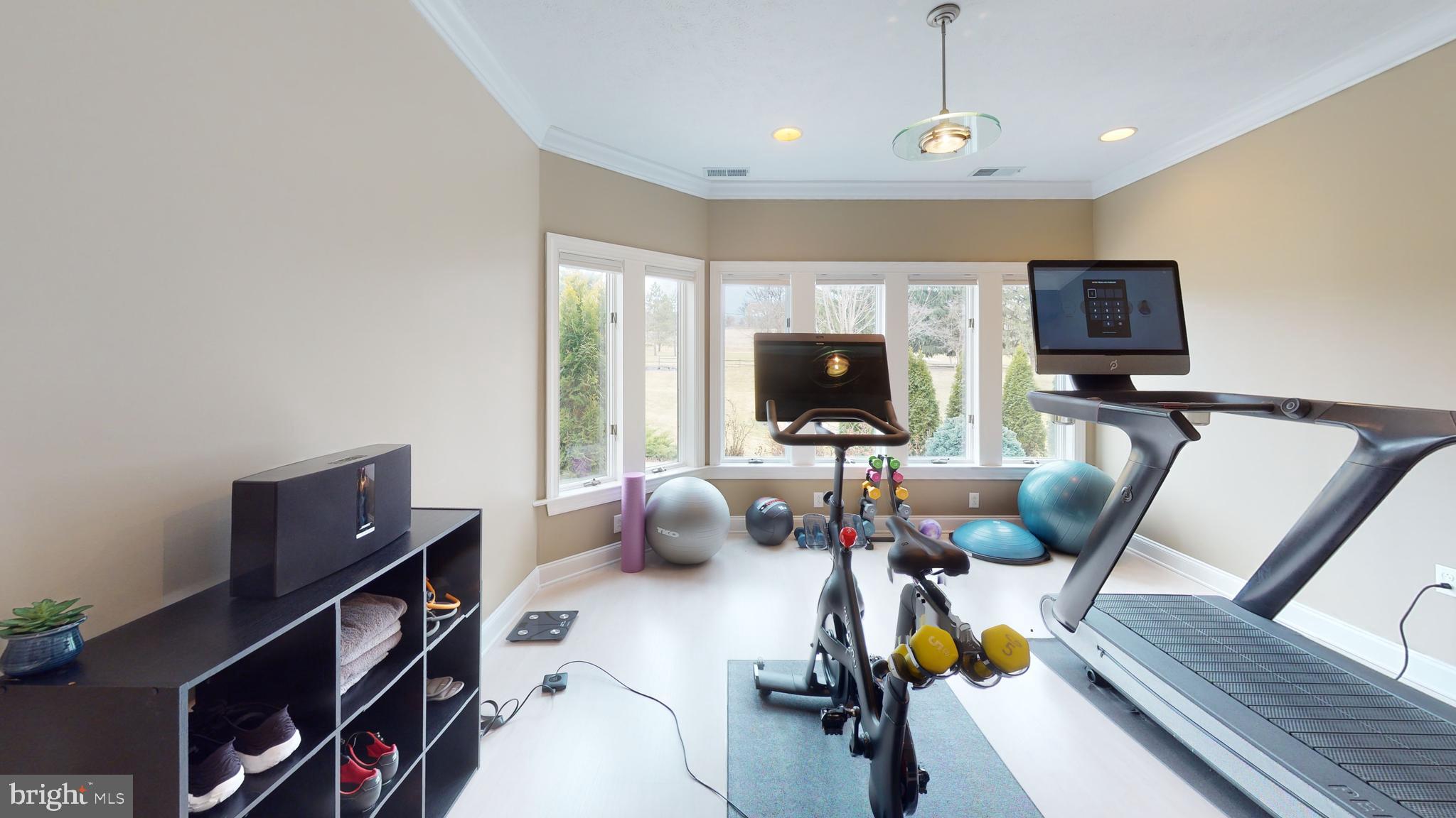 937 GREENBRIAR DRIVE