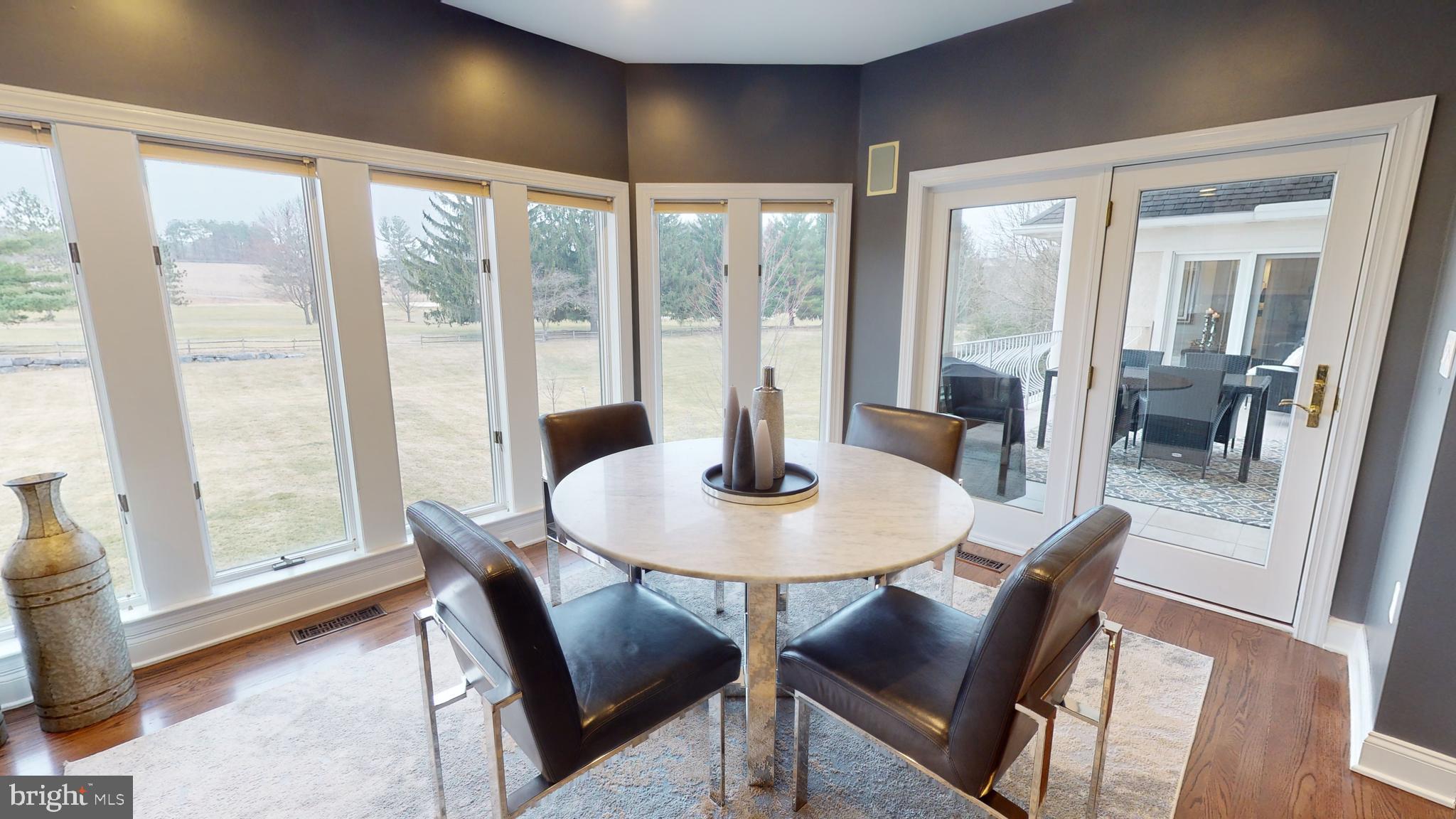 937 GREENBRIAR DRIVE