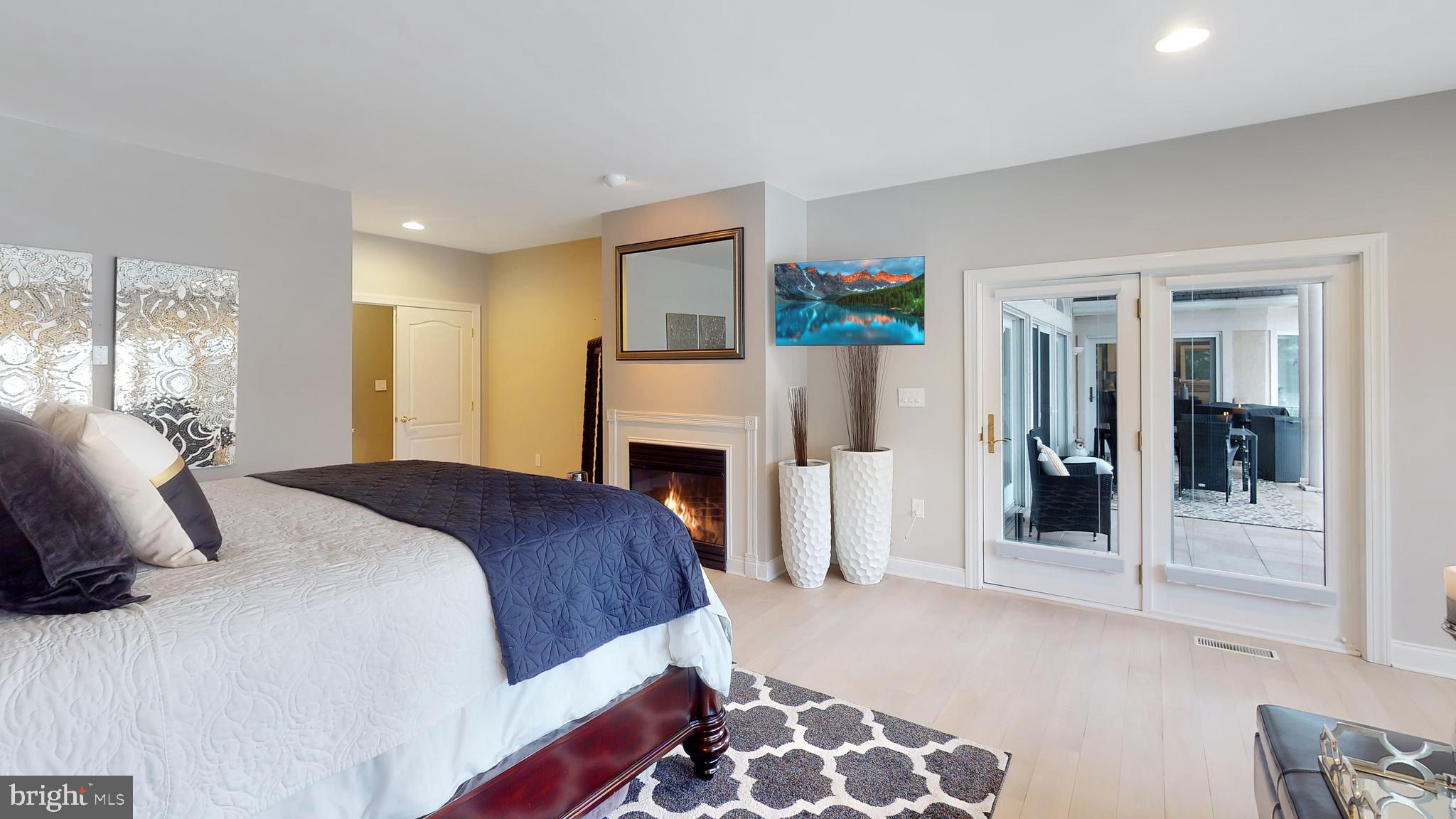 937 GREENBRIAR DRIVE