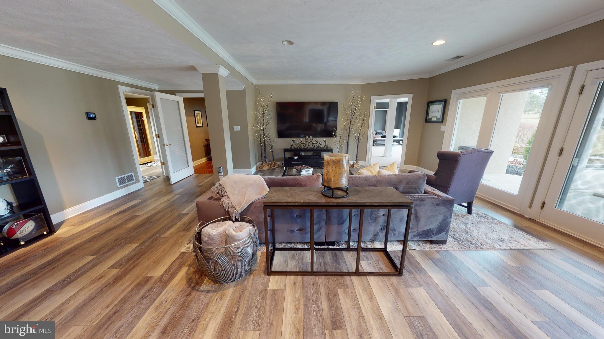 937 GREENBRIAR DRIVE