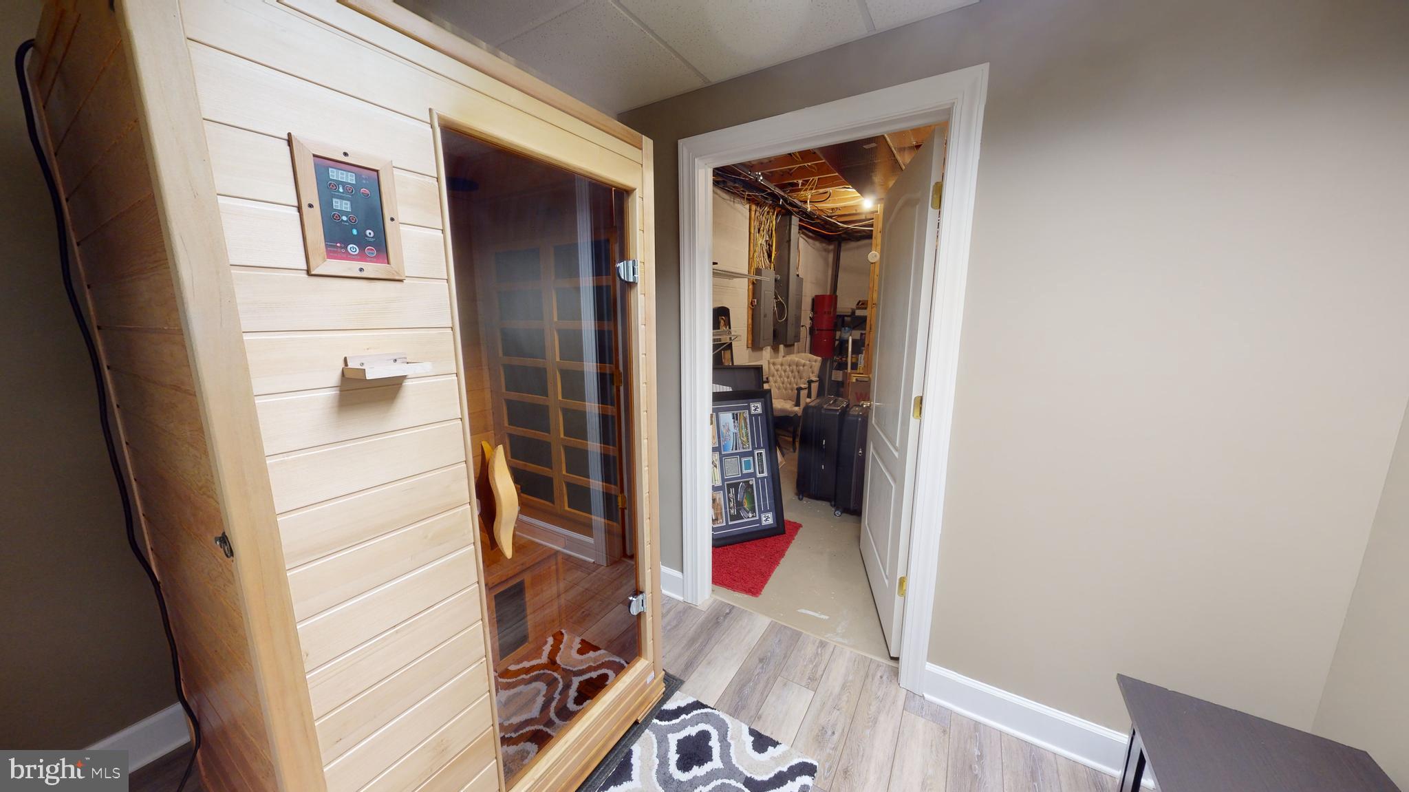 937 GREENBRIAR DRIVE