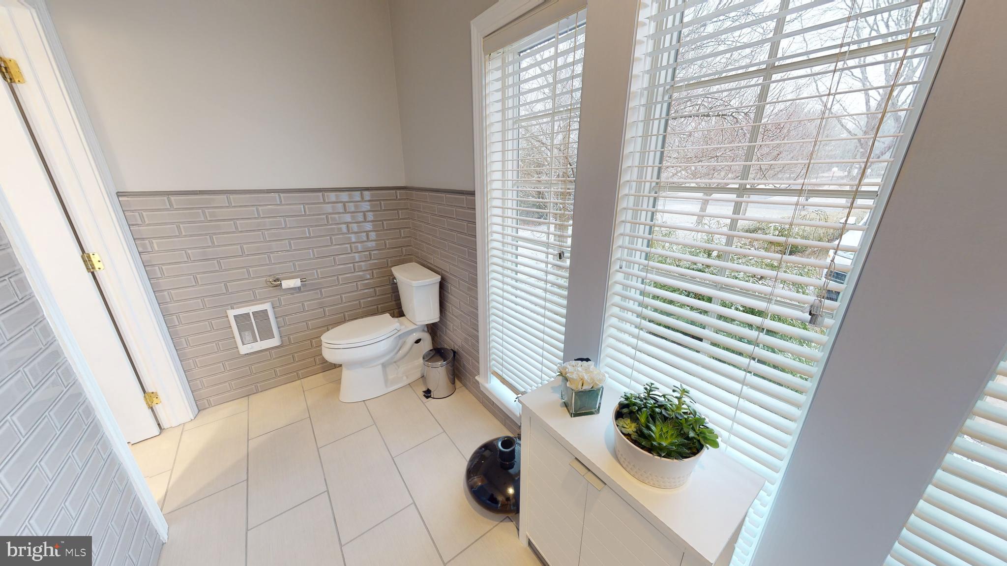 937 GREENBRIAR DRIVE