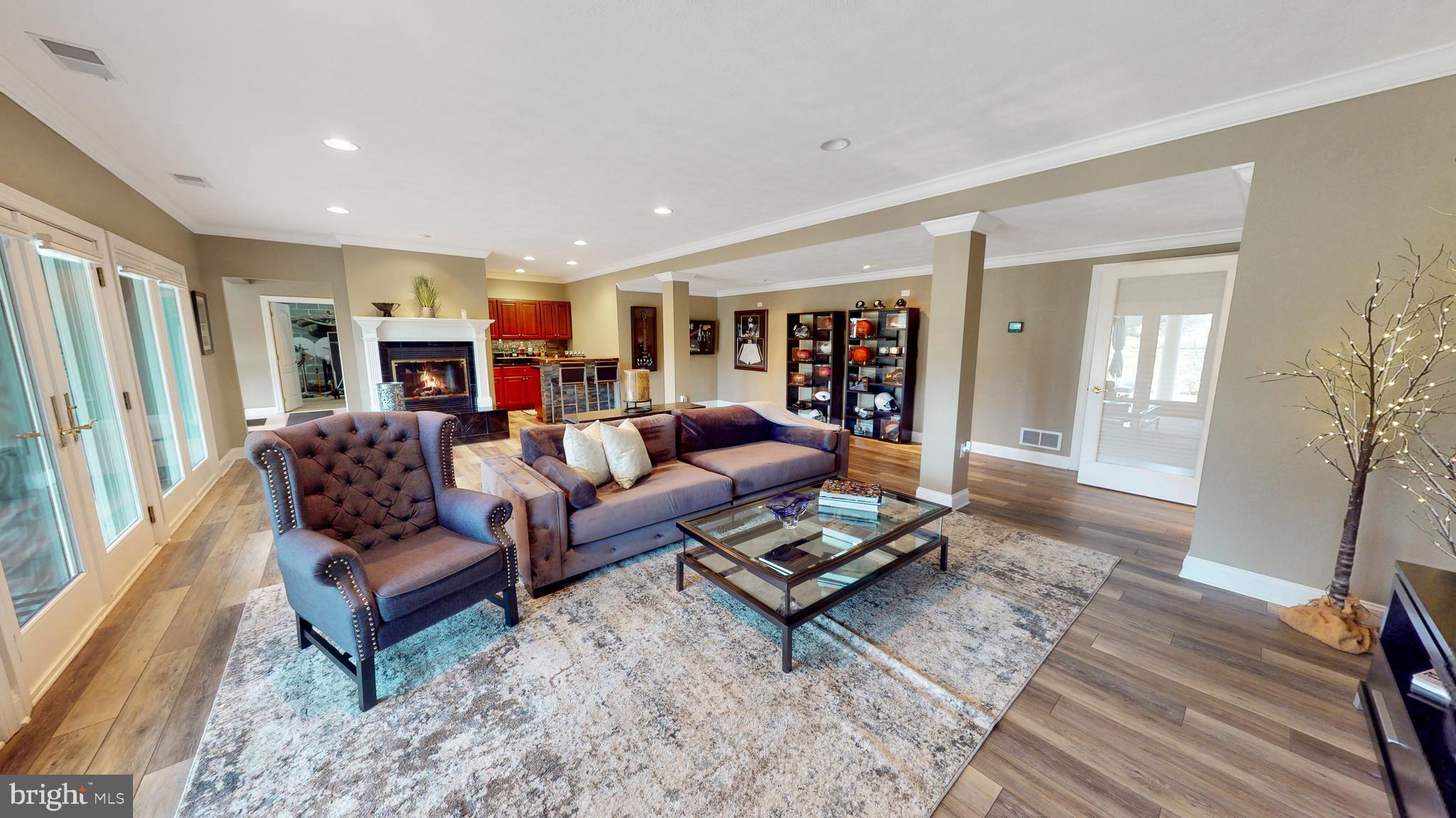 937 GREENBRIAR DRIVE