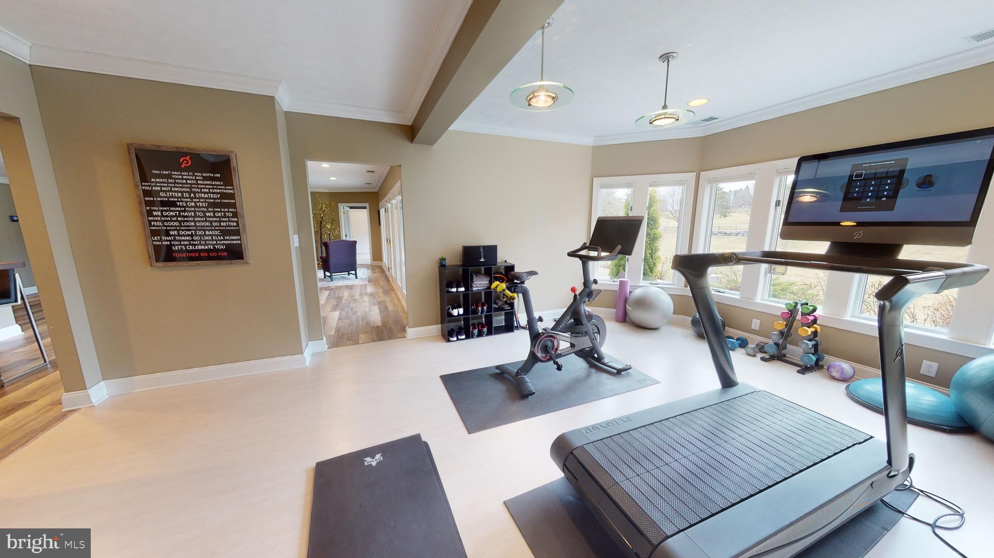 937 GREENBRIAR DRIVE