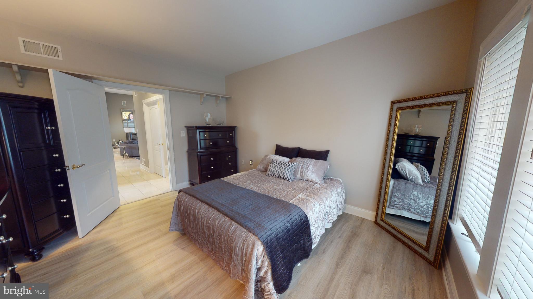 937 GREENBRIAR DRIVE