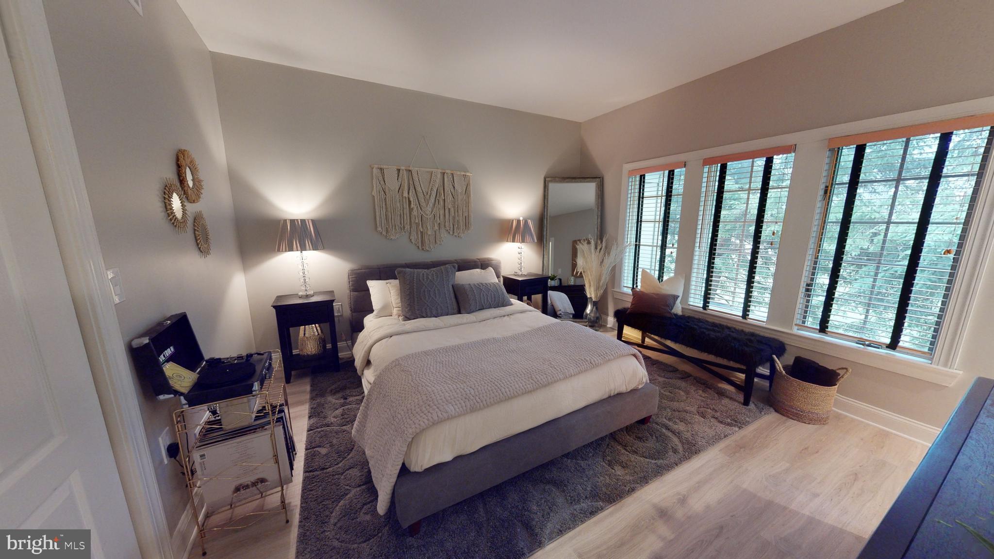 937 GREENBRIAR DRIVE