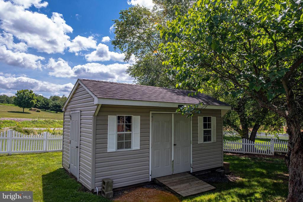 101 BRIAR COURT