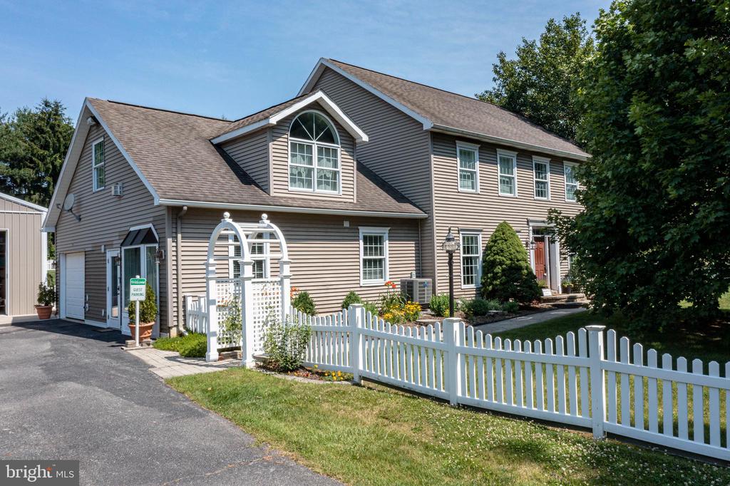 101 BRIAR COURT