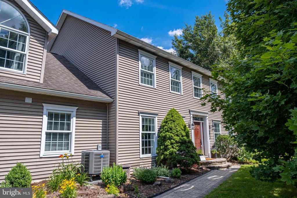 101 BRIAR COURT
