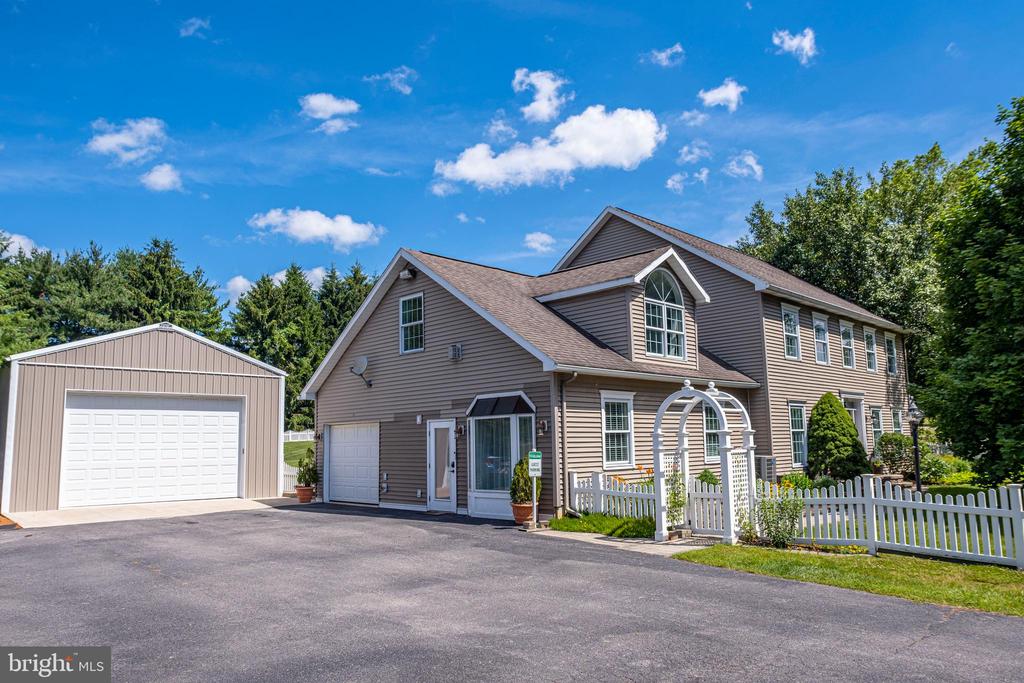 101 BRIAR COURT