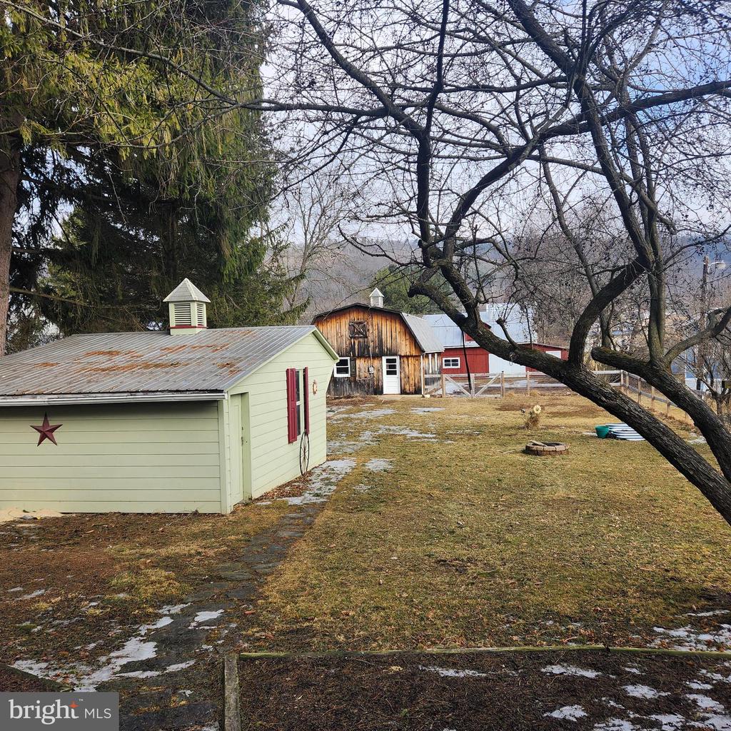 208 W AARON SQUARE