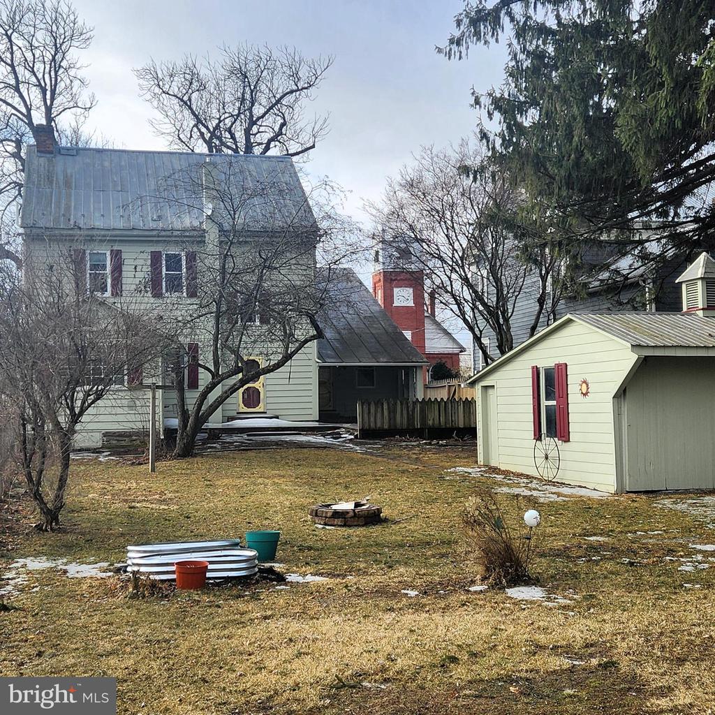 208 W AARON SQUARE