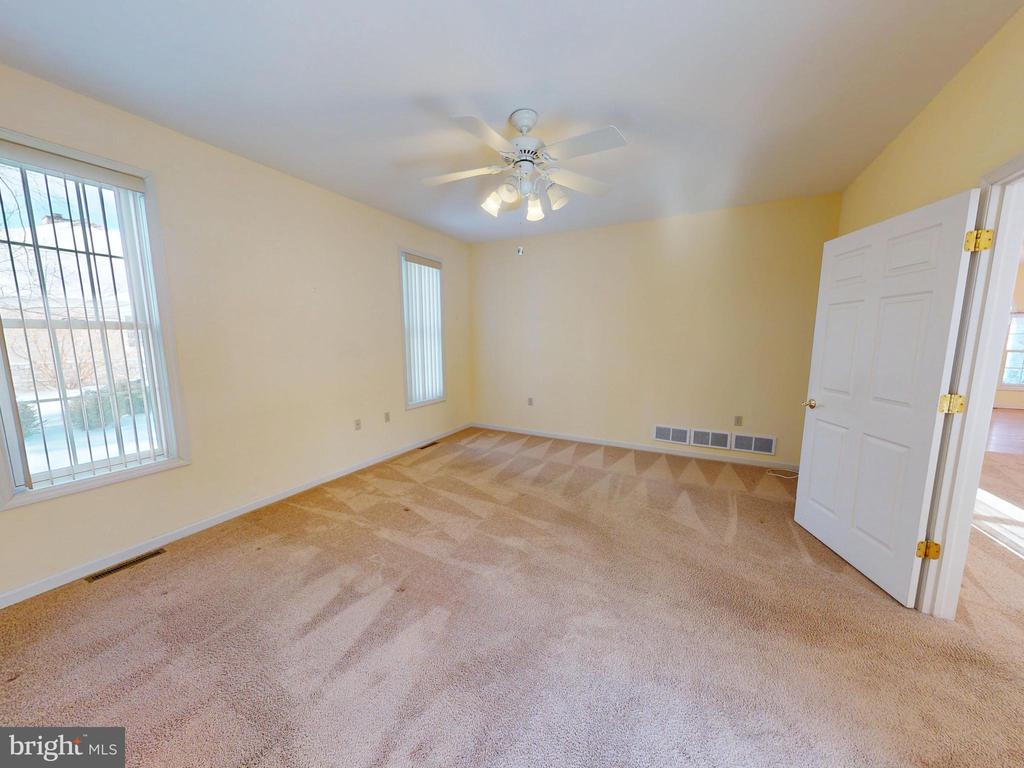 2336 SAGAMORE DRIVE