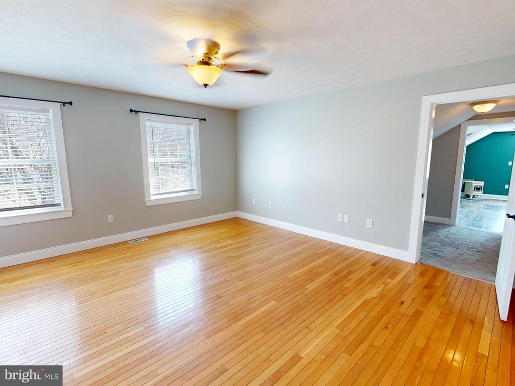 101 BRIAR COURT