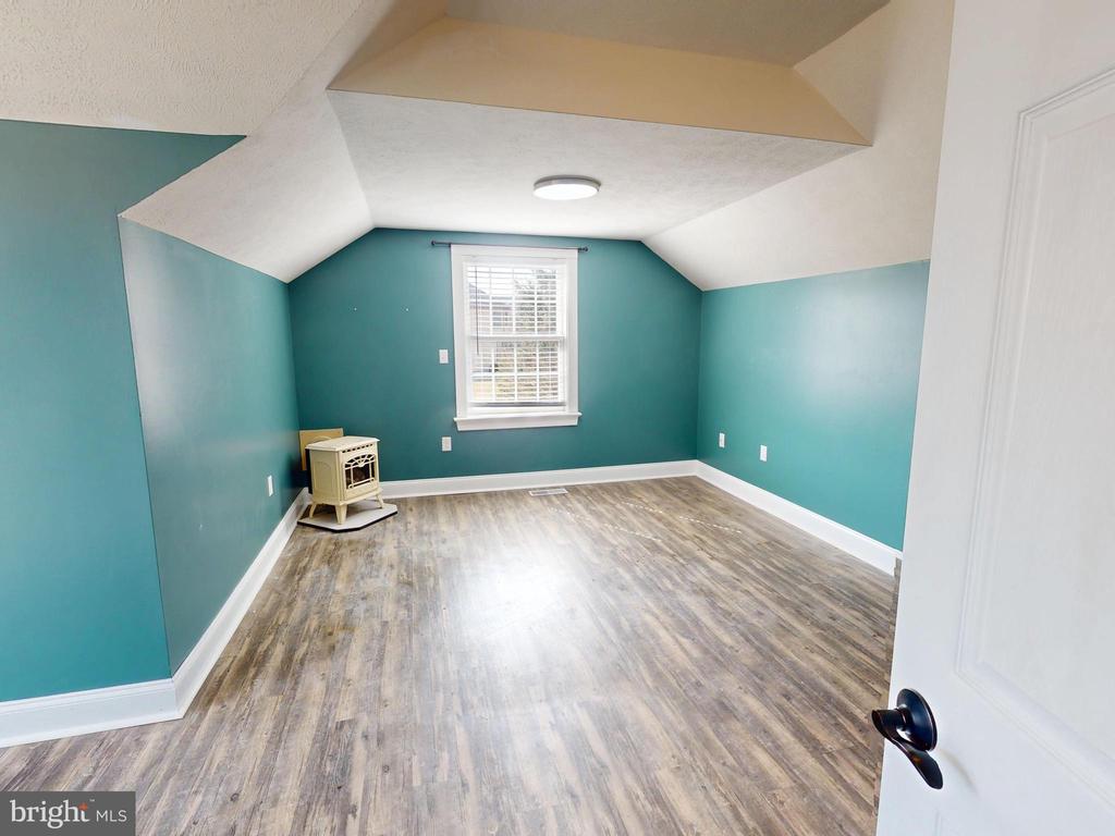 101 BRIAR COURT