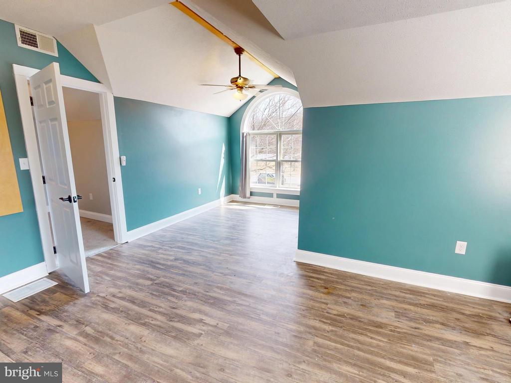 101 BRIAR COURT