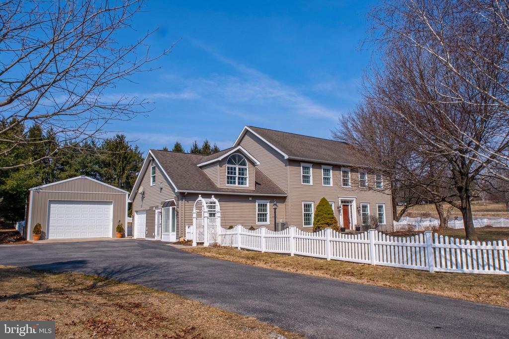 101 BRIAR COURT