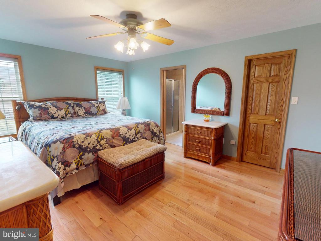 210 WALKER CROSSING