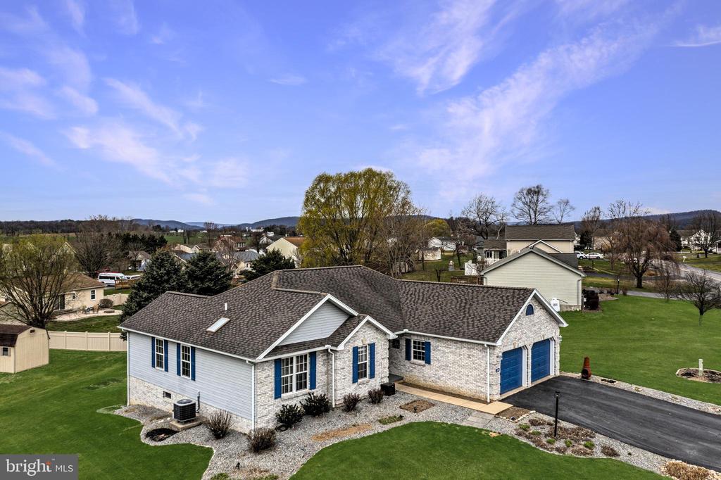 210 WALKER CROSSING