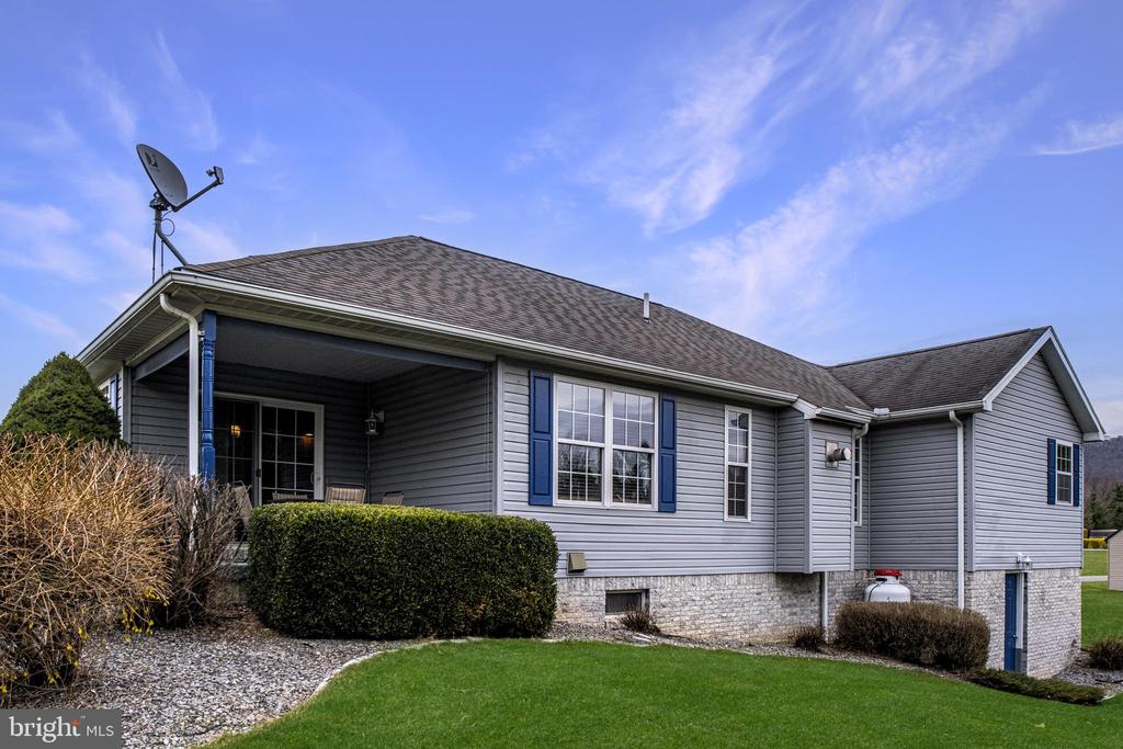 210 WALKER CROSSING