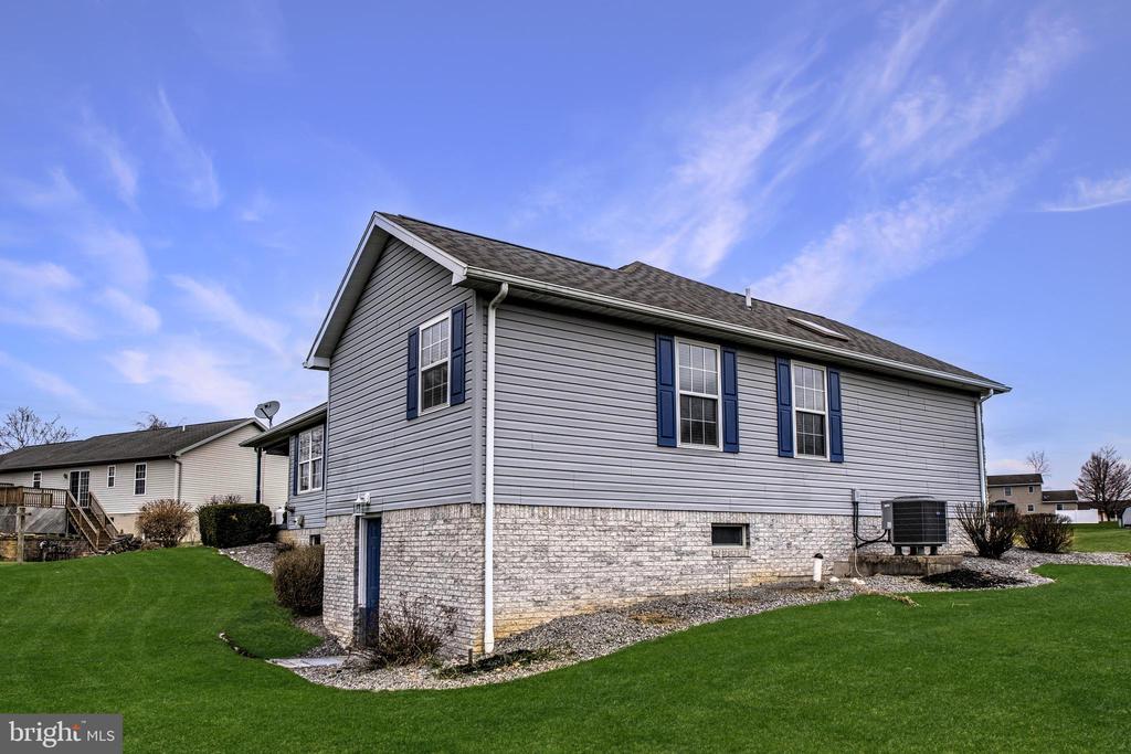 210 WALKER CROSSING