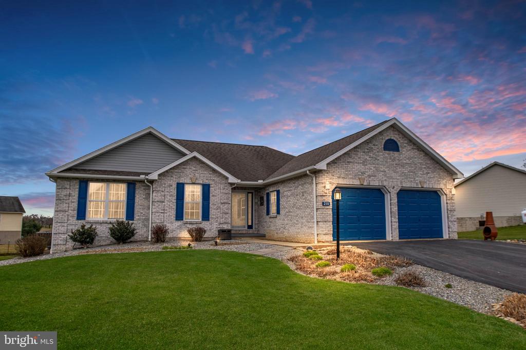 210 WALKER CROSSING