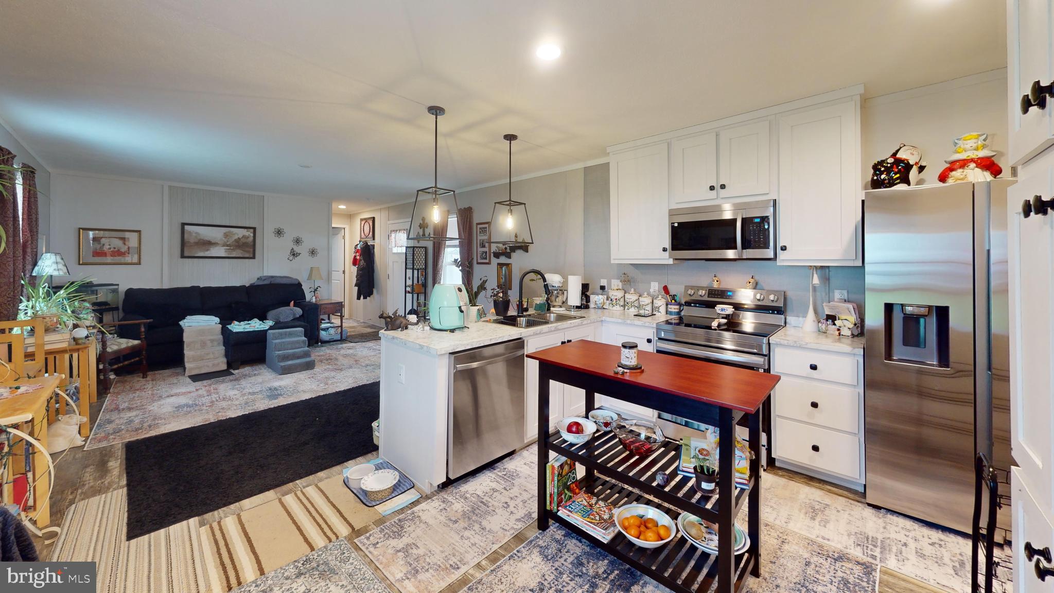 642 MAPLE DRIVE
