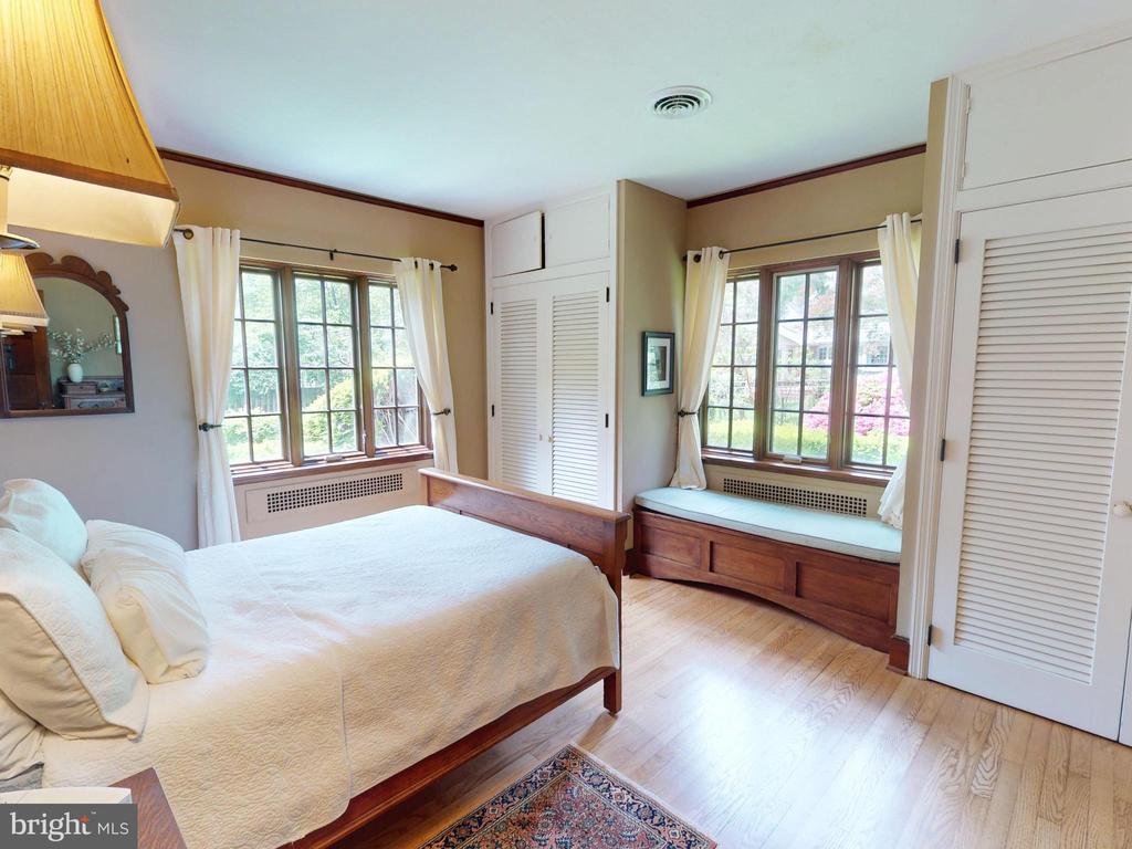 439 W PARK AVENUE