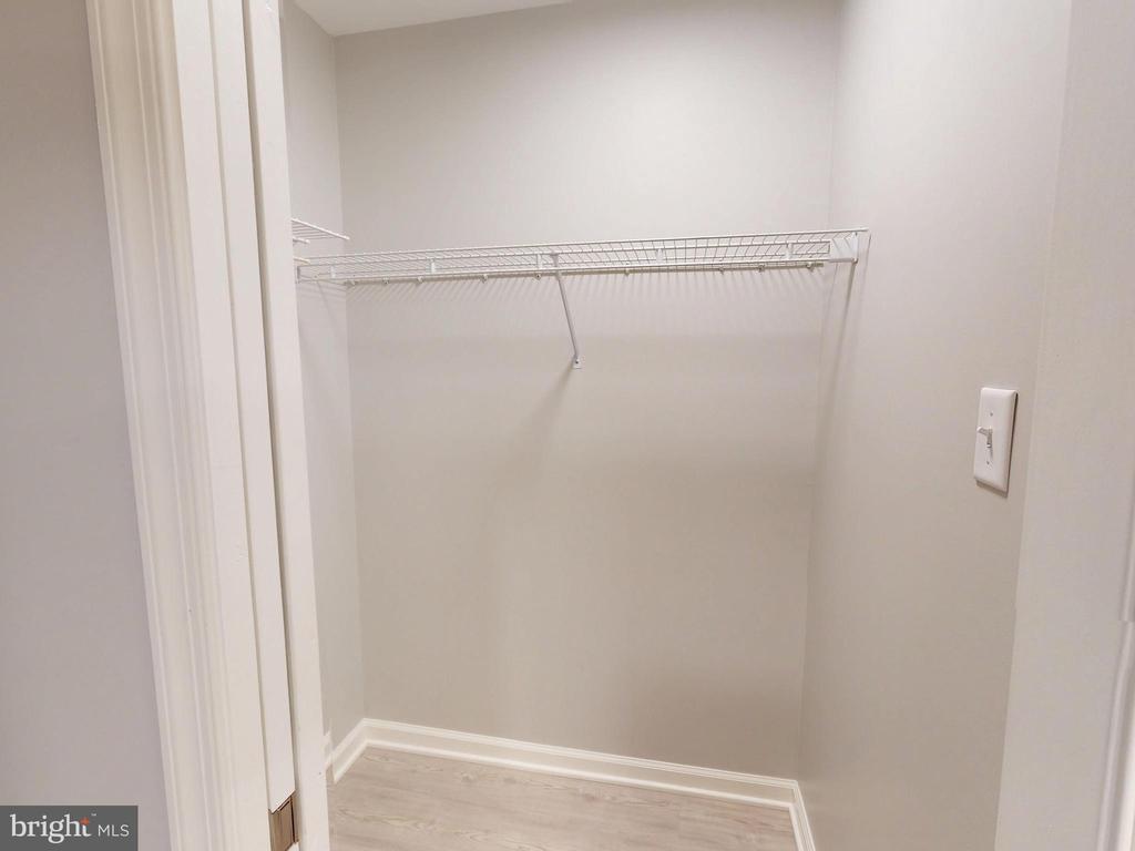 3301 SHELLERS BEND 943
