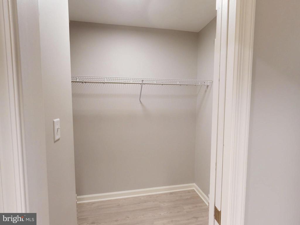 3301 SHELLERS BEND 943