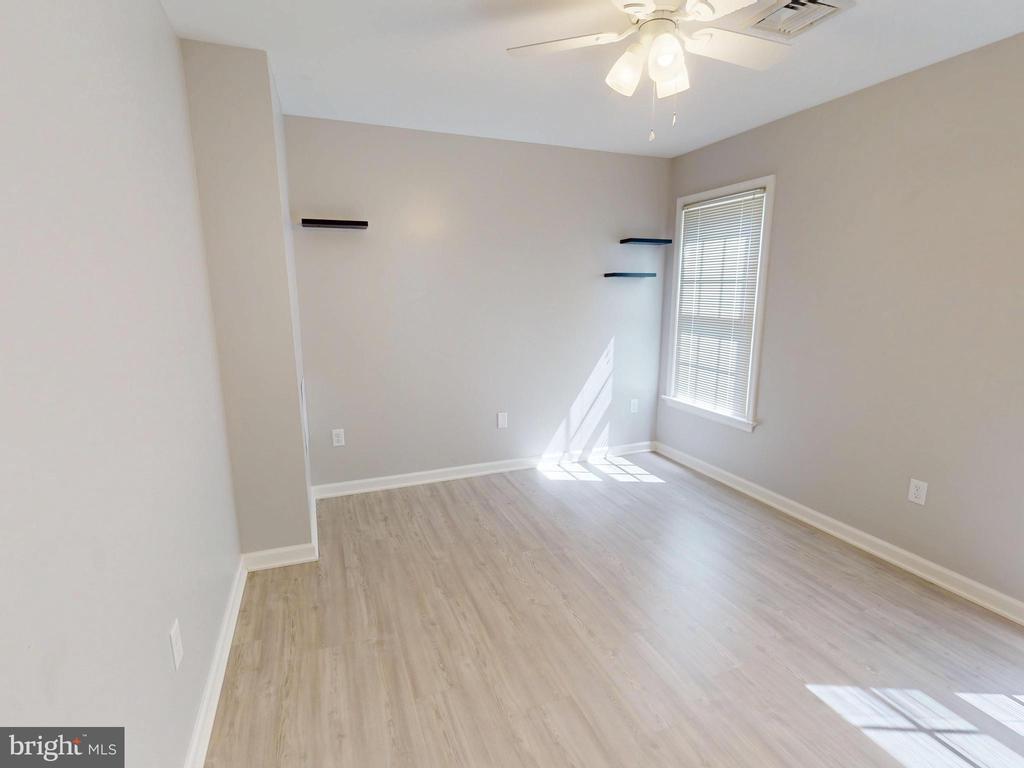 3301 SHELLERS BEND 943