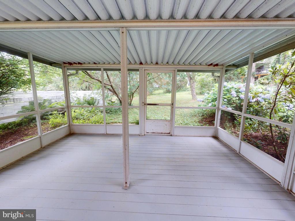 102 W MARYLYN AVENUE