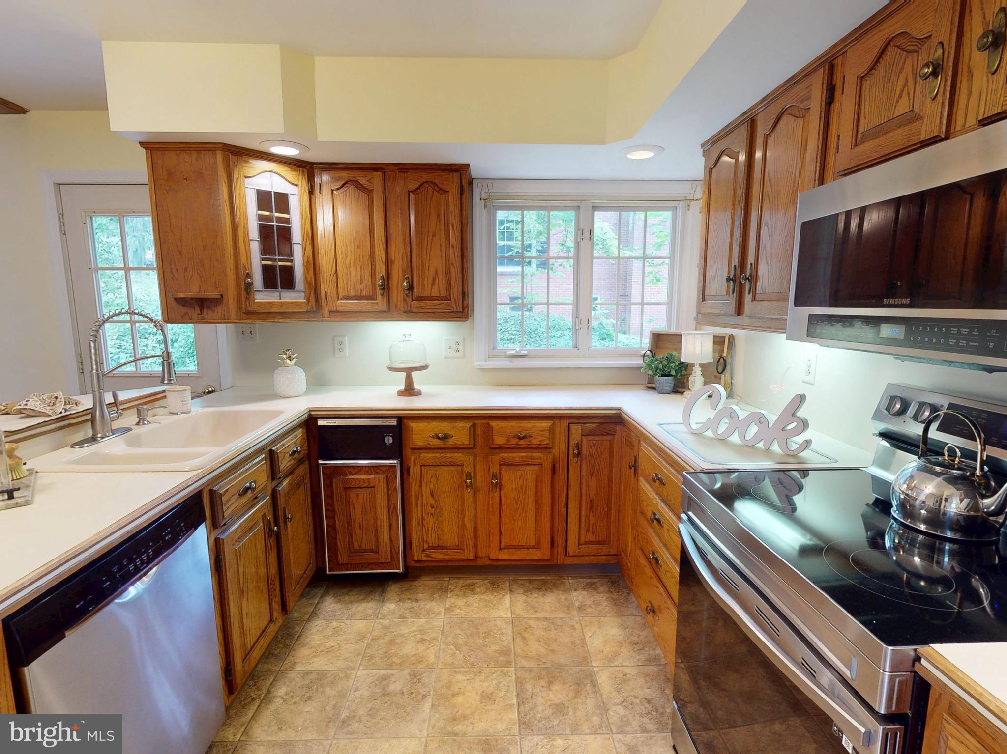 102 W MARYLYN AVENUE