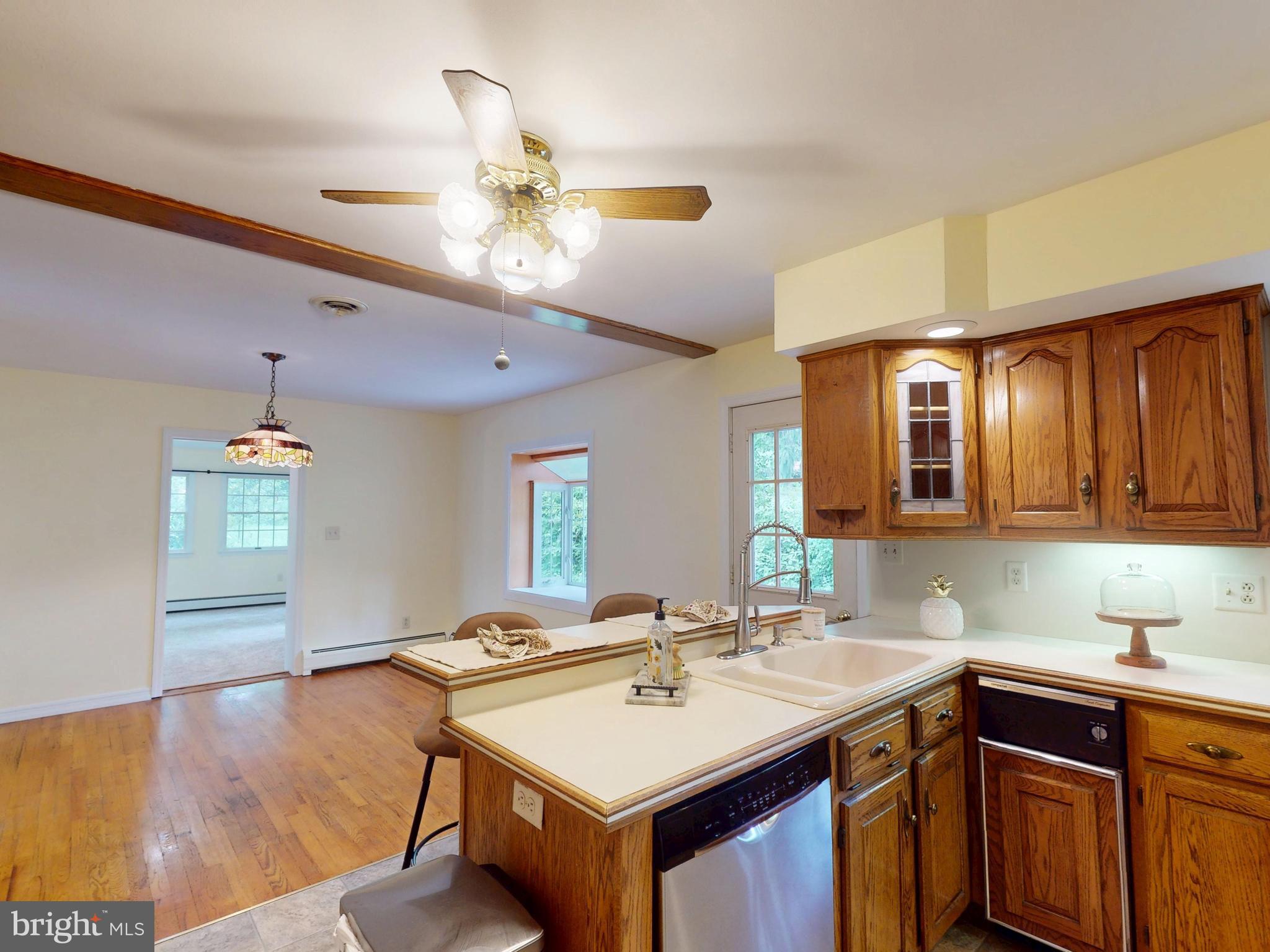 102 W MARYLYN AVENUE