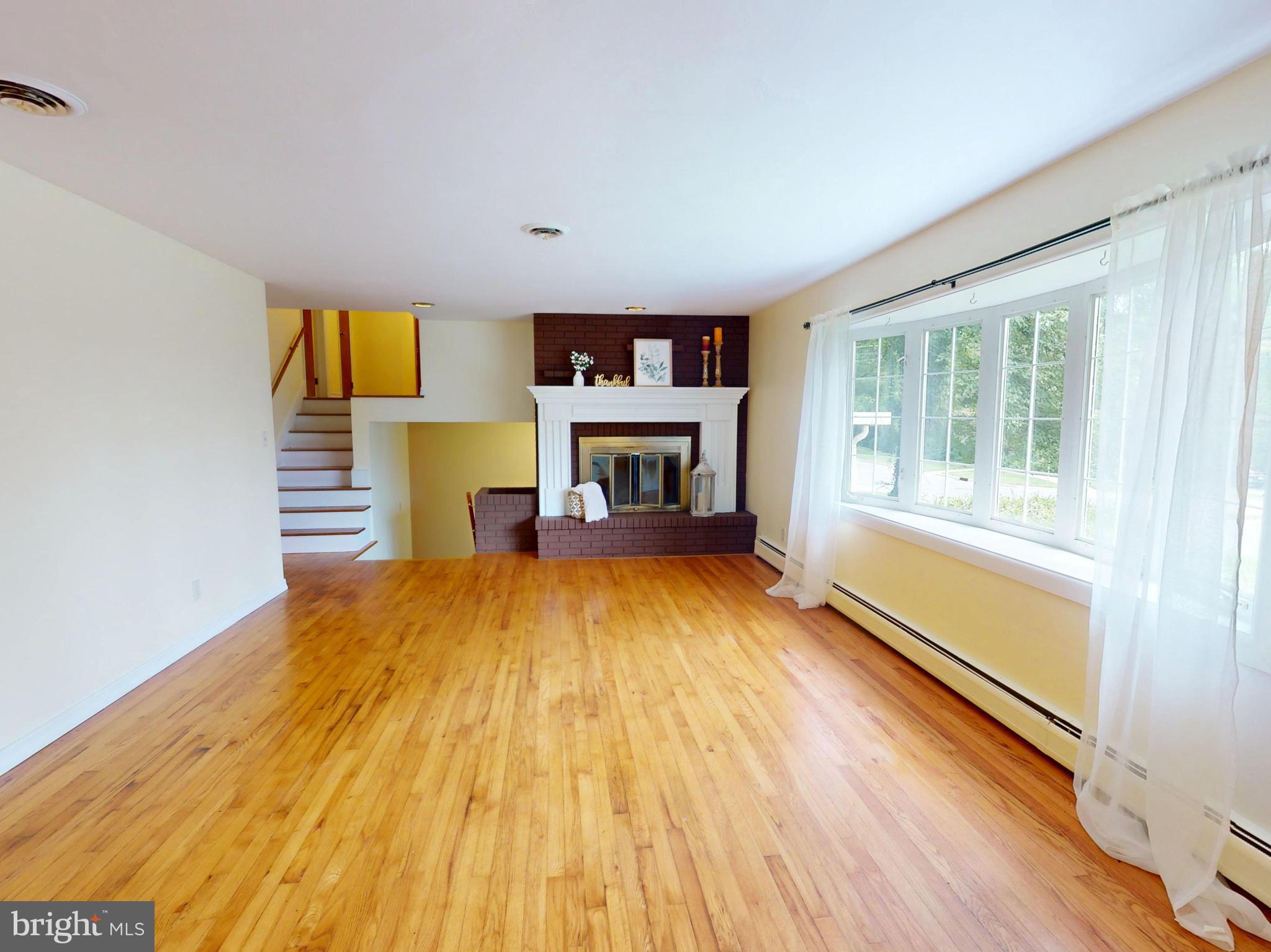 102 W MARYLYN AVENUE