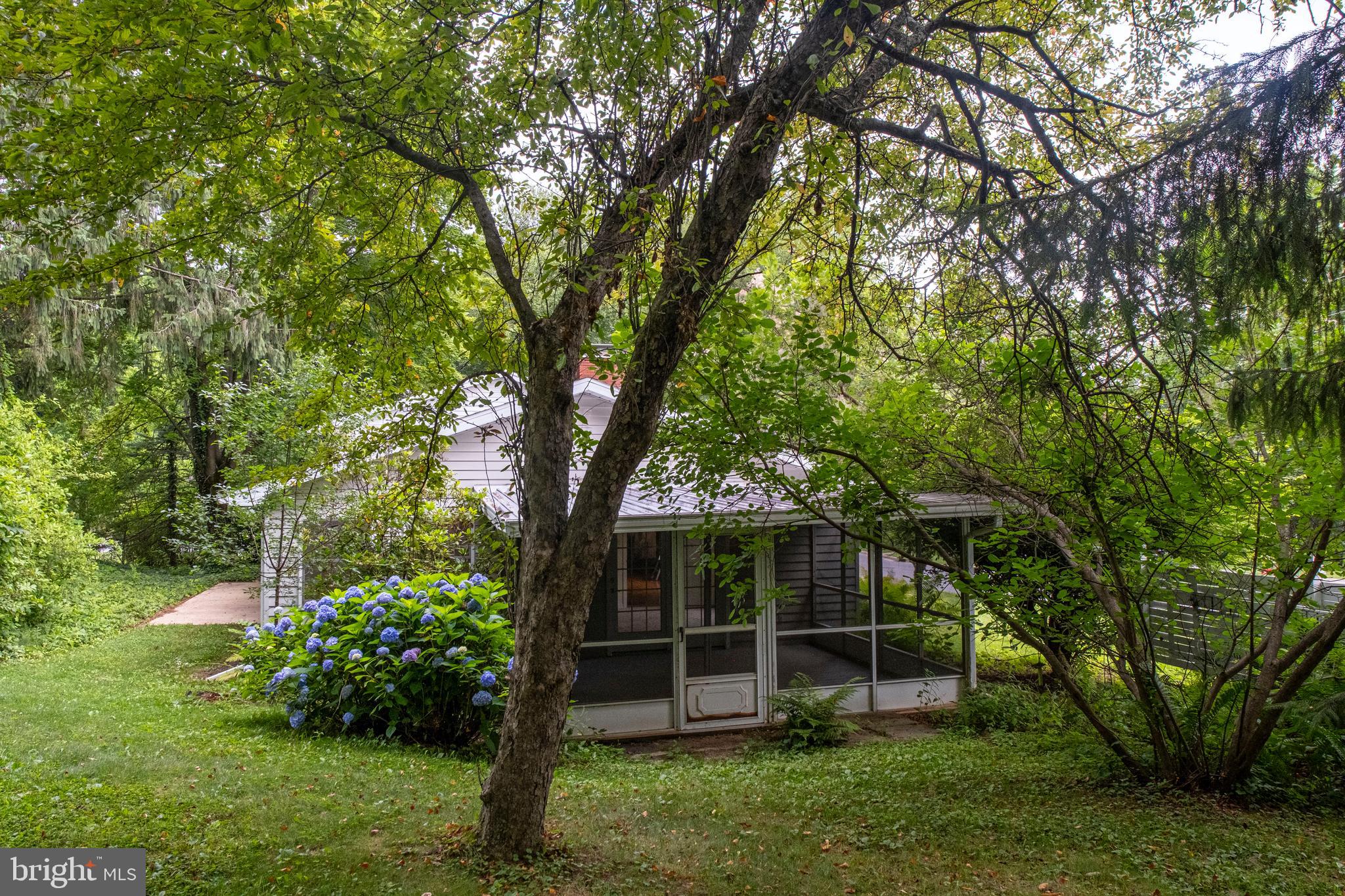 102 W MARYLYN AVENUE