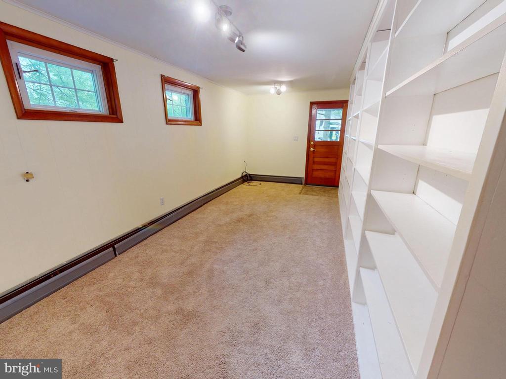 102 W MARYLYN AVENUE