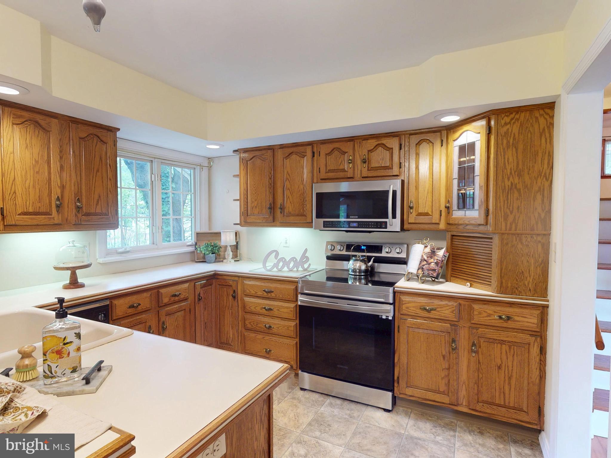 102 W MARYLYN AVENUE