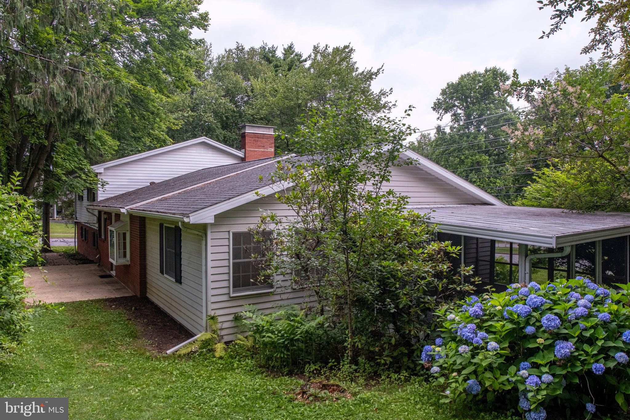 102 W MARYLYN AVENUE