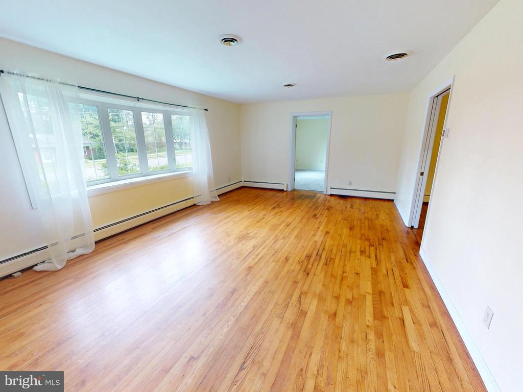 102 W MARYLYN AVENUE