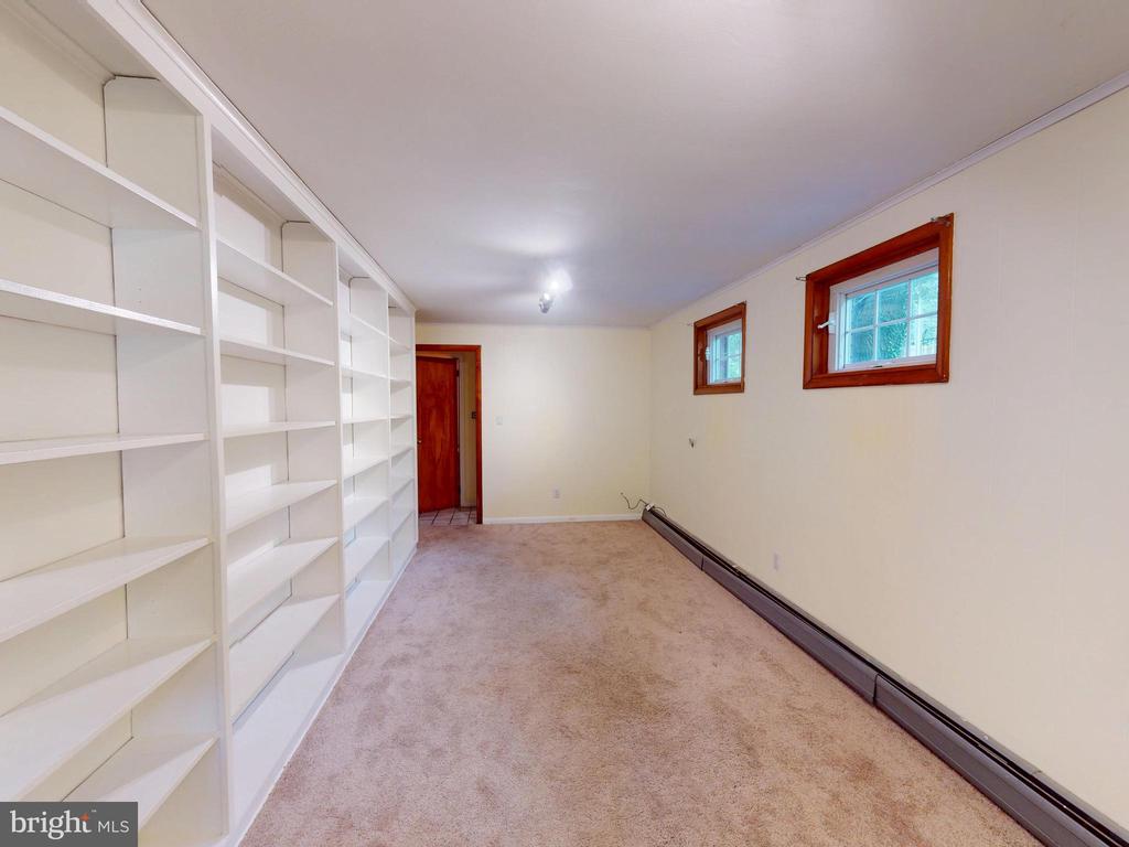 102 W MARYLYN AVENUE